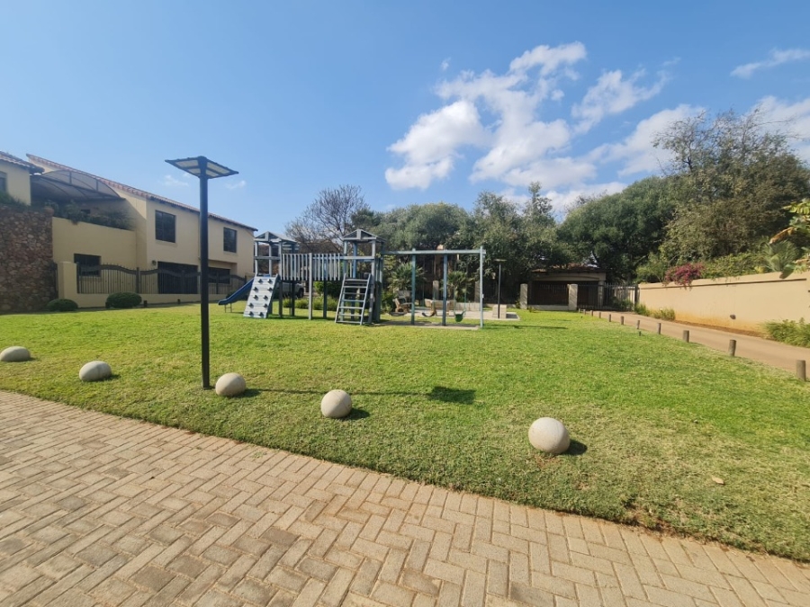 To Let 4 Bedroom Property for Rent in Melodie North West